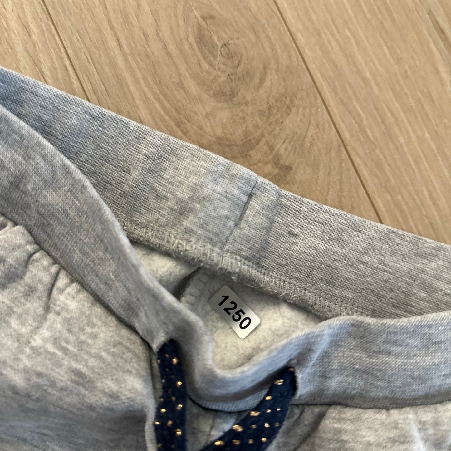 Tenue de sport C&A hello kitty : 6 ans