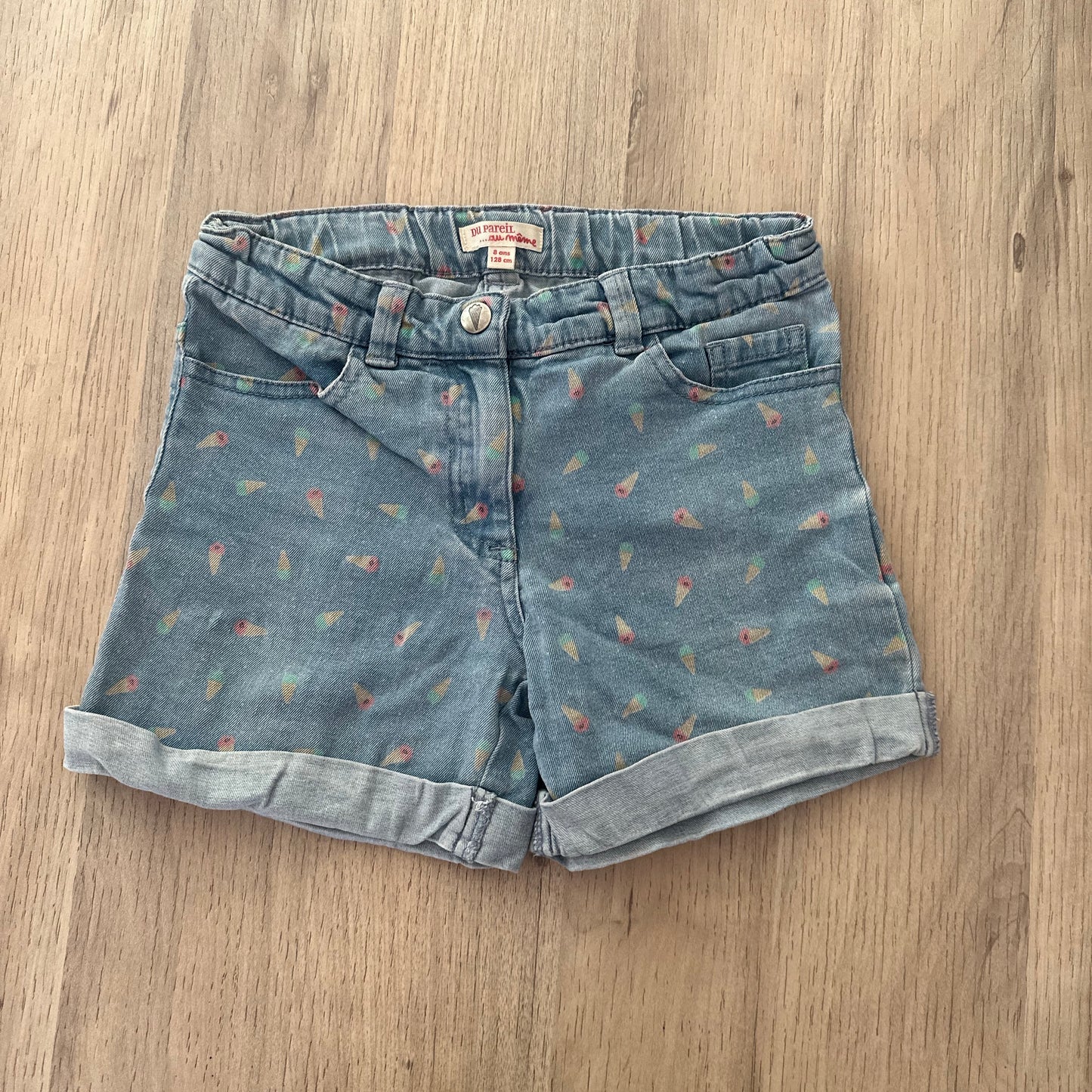 Short Du Pareil au même : 8 ans