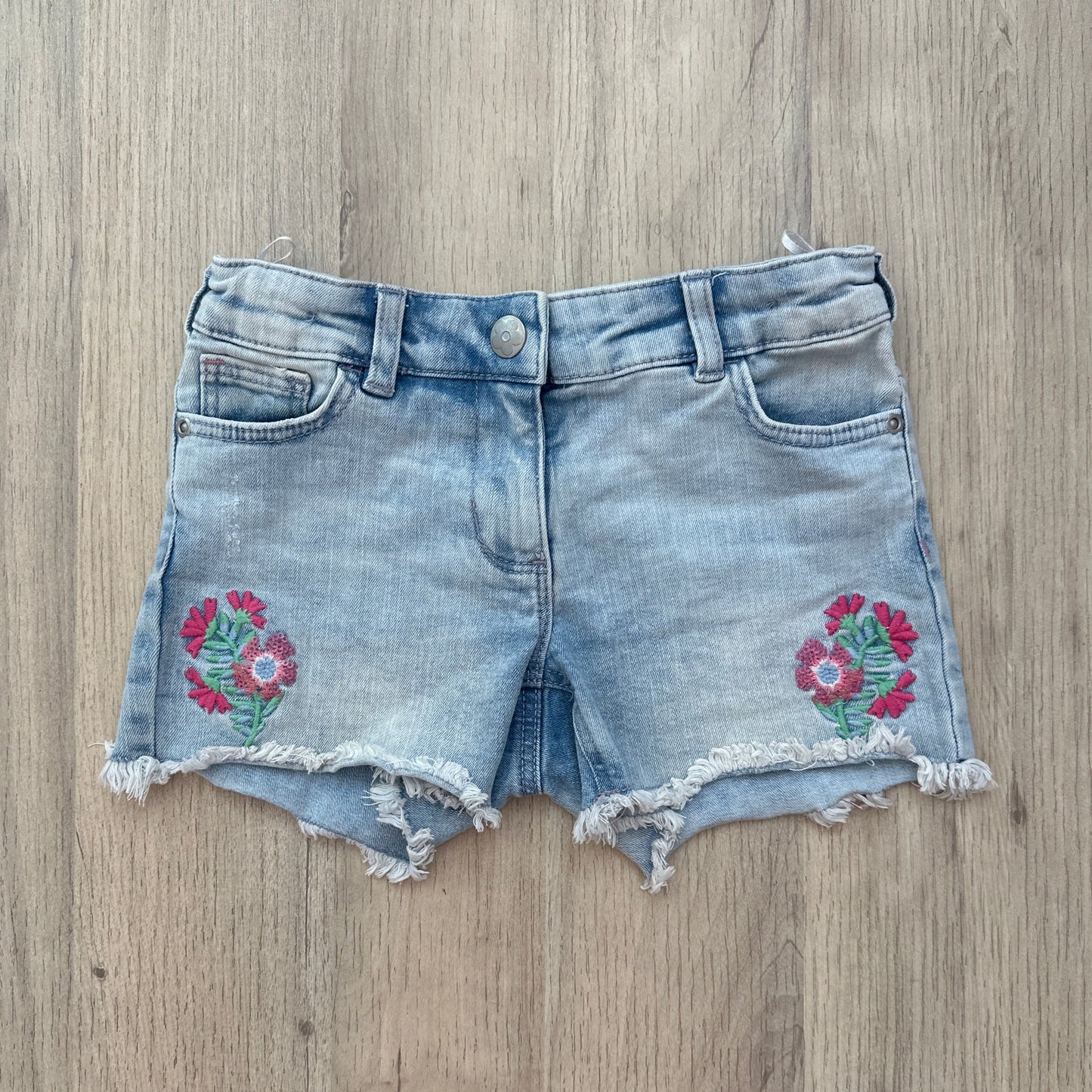 Short C&A : 7 ans