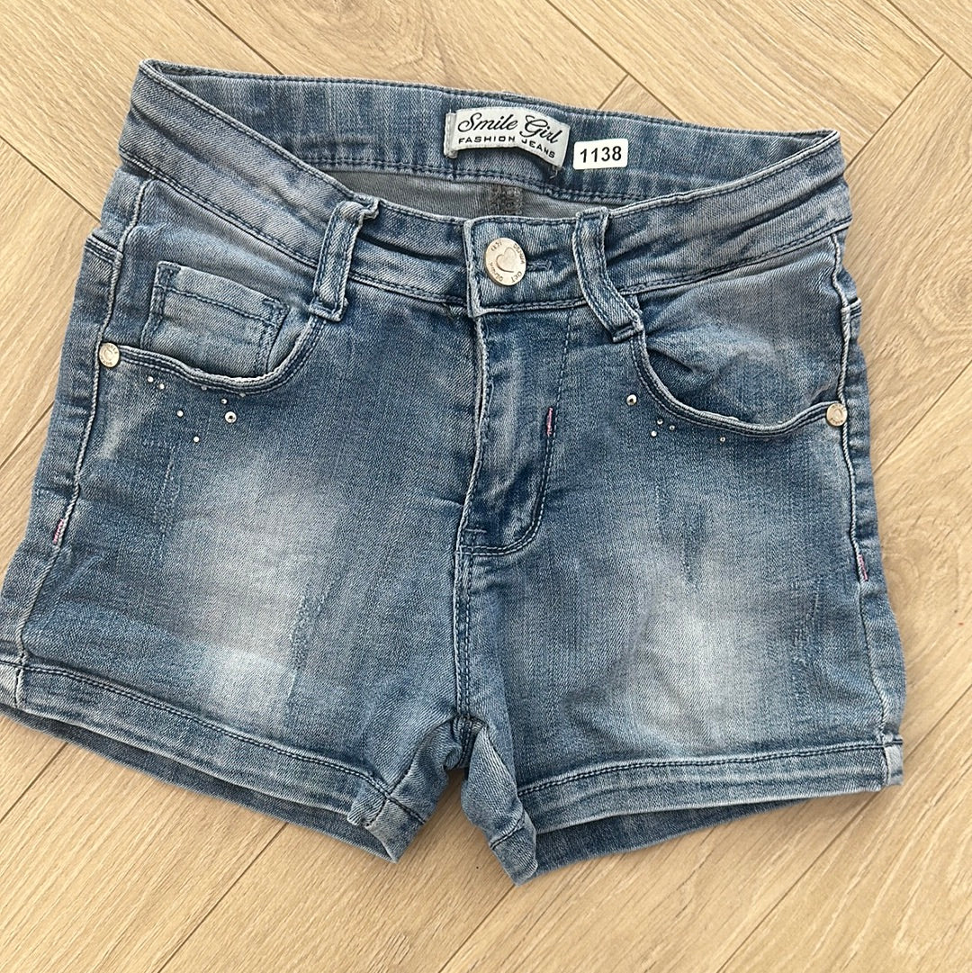Short smile girl : 8 ans