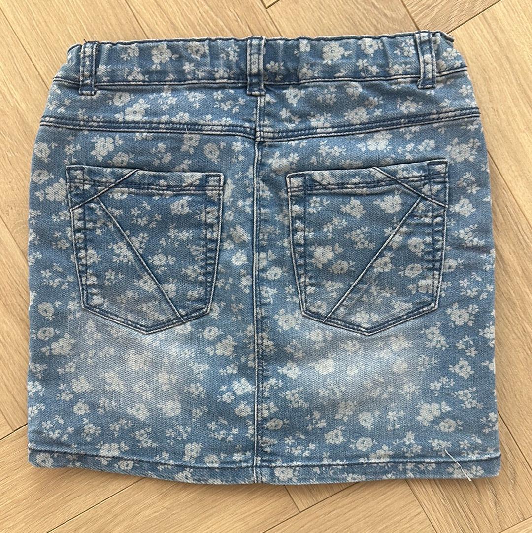 Jupe in extenso : 8 ans