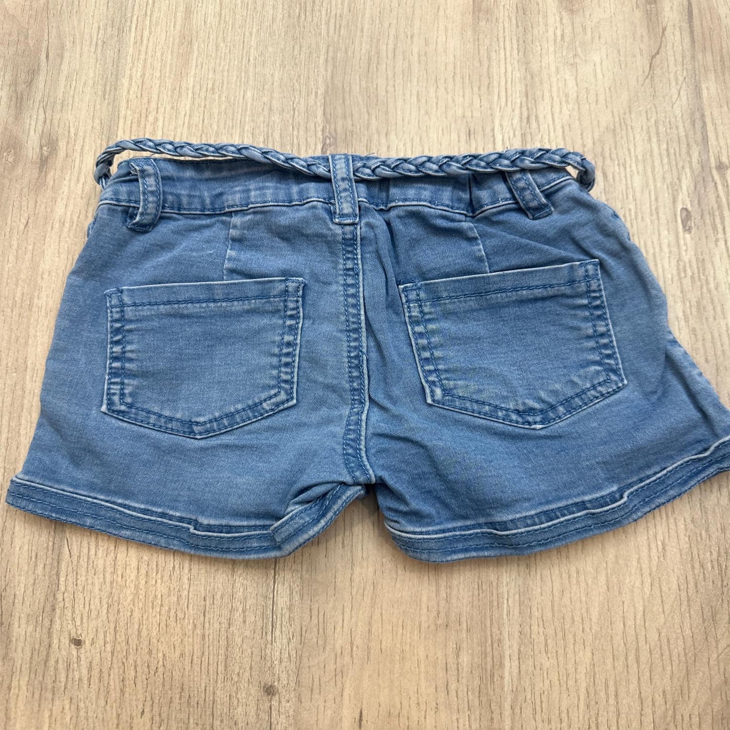 Short essentiel u : 4 ans