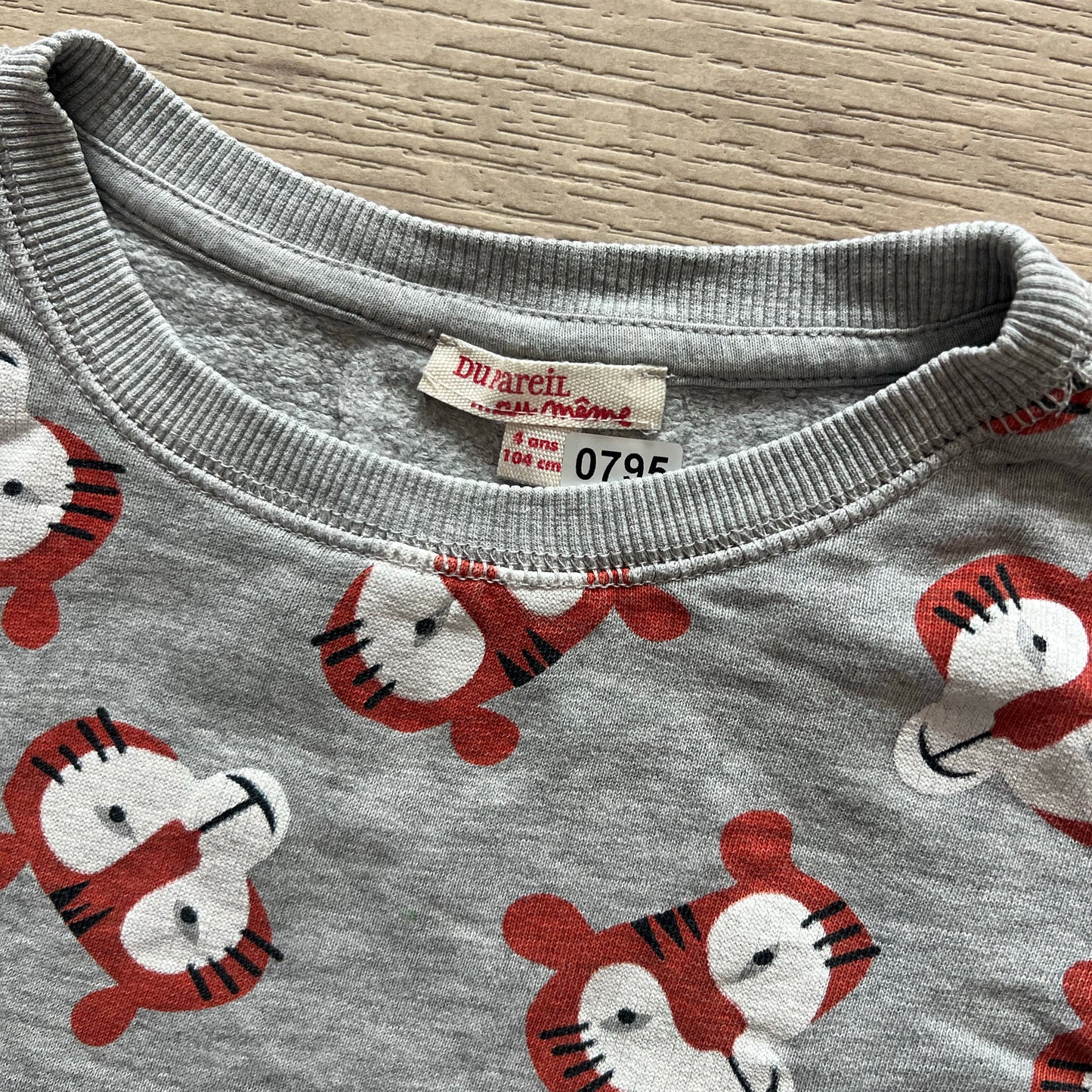 Pull Du Pareil au même : 4 ans