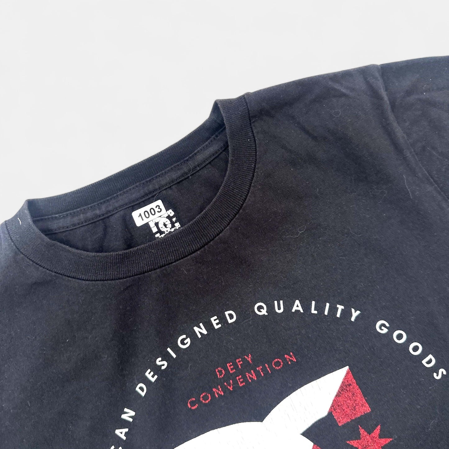 T-Shirt Defy Convention : 14 ans