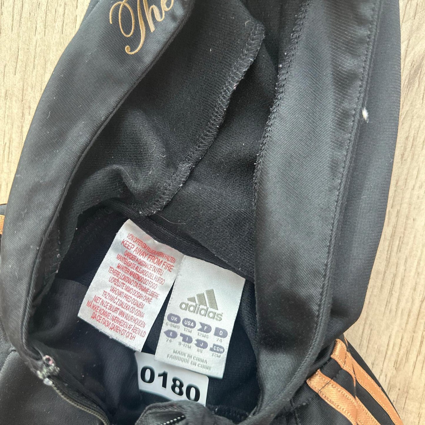 Tenue de sport Adidas : 12 mois