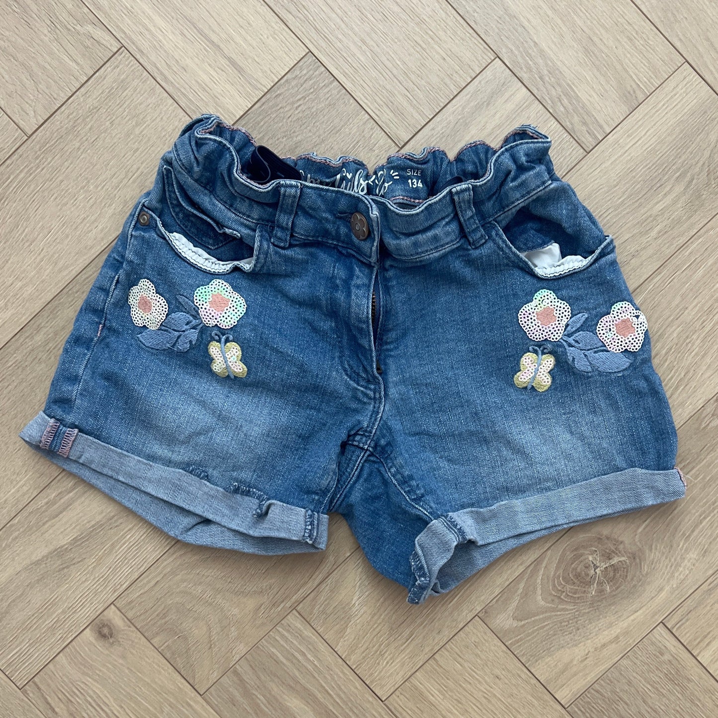 Short C&A : 9 ans