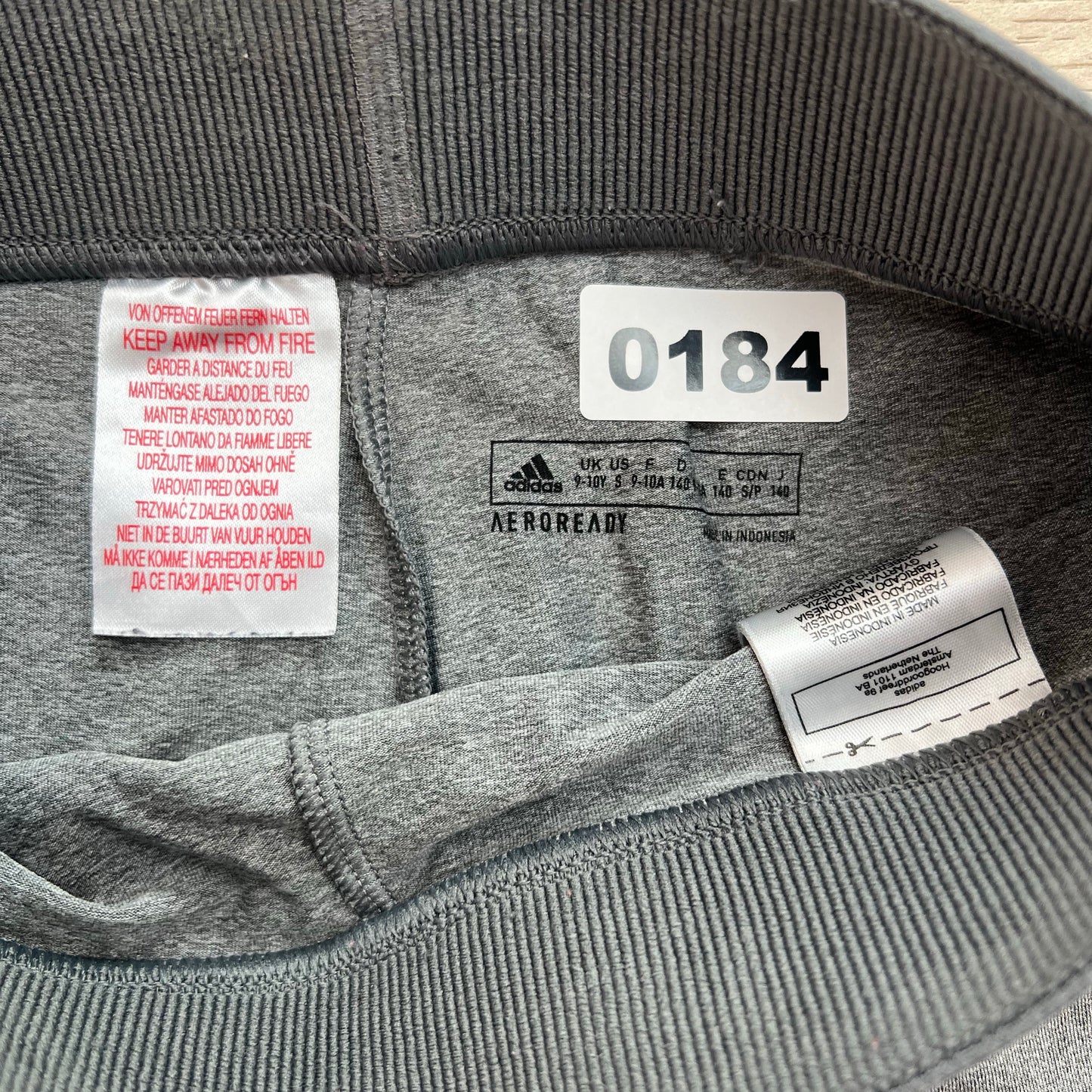 Pantalon Adidas : 9 ans