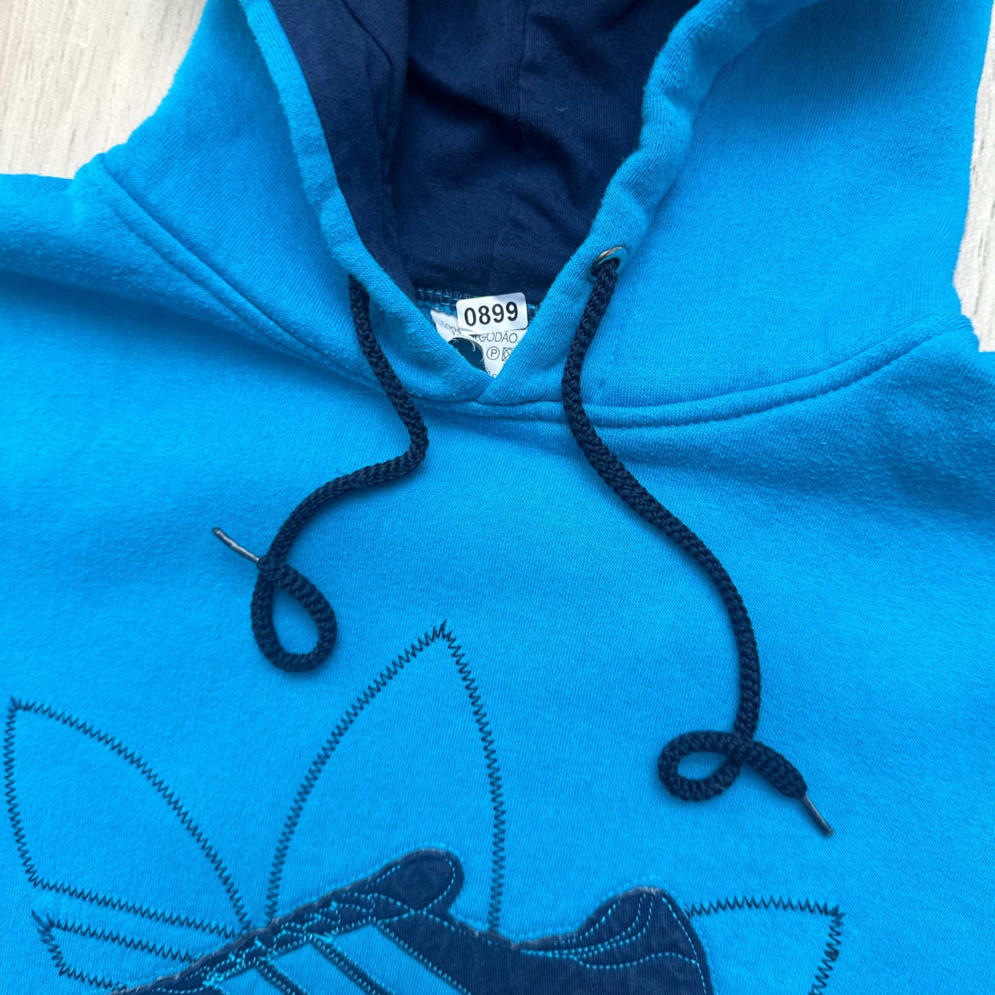 Pull Adidas : 16 ans