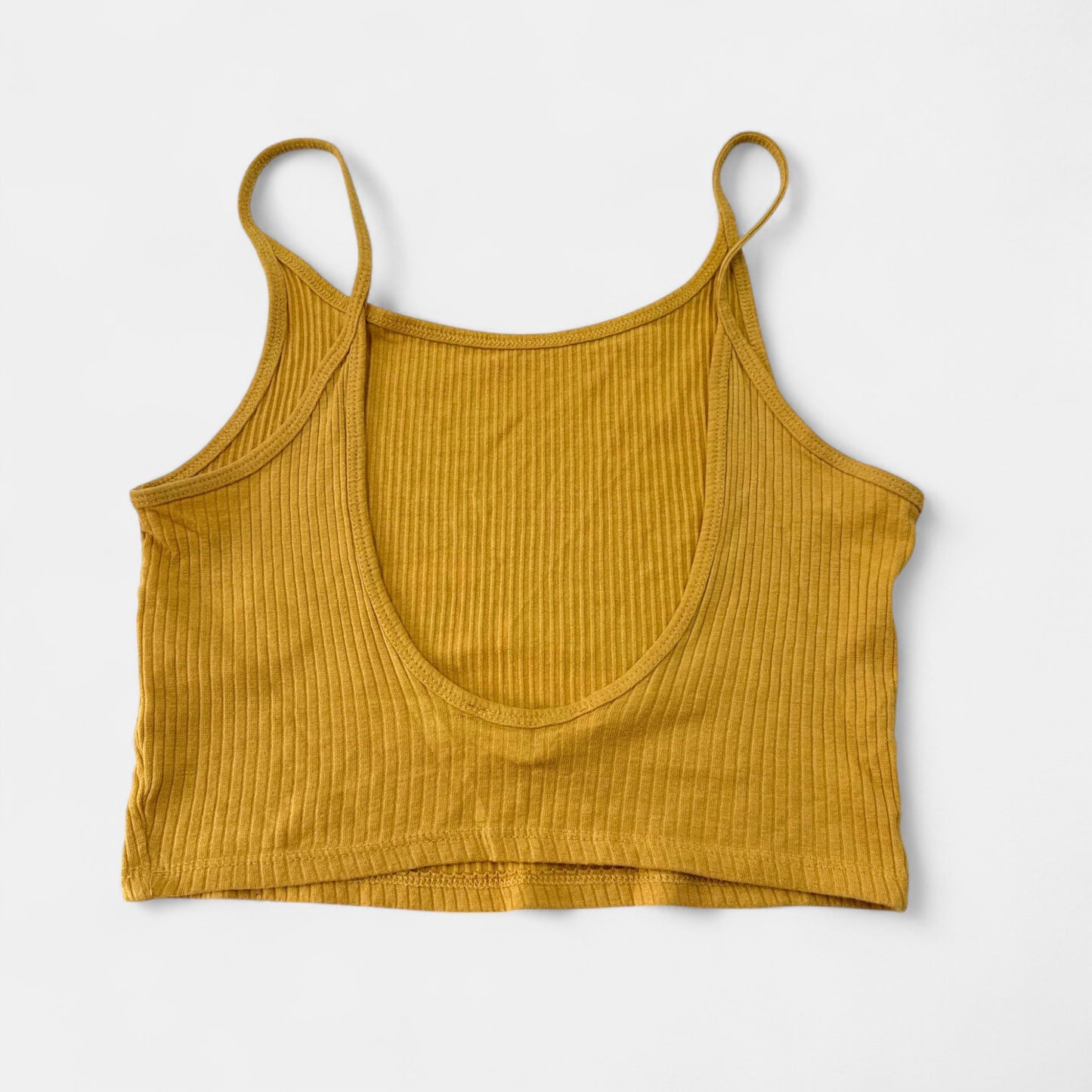 Débardeur jaune : 6 ans