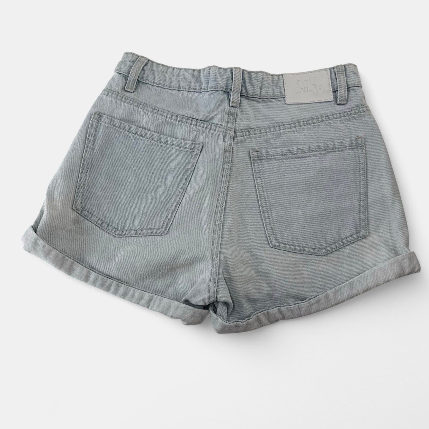 Short jennifer : 16 ans