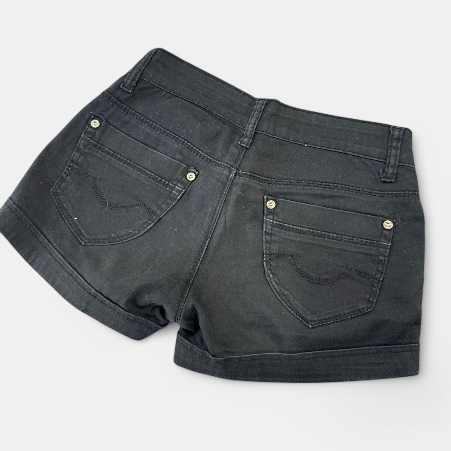 Short noir : 16 ans