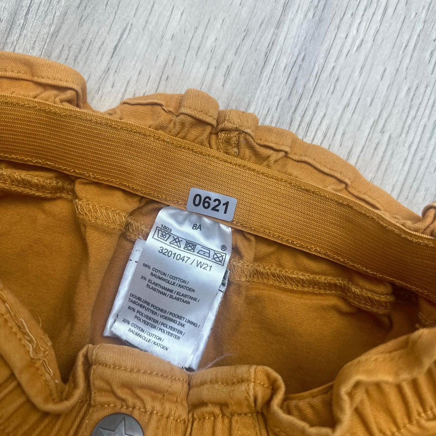 Jupe moutarde : 8 ans