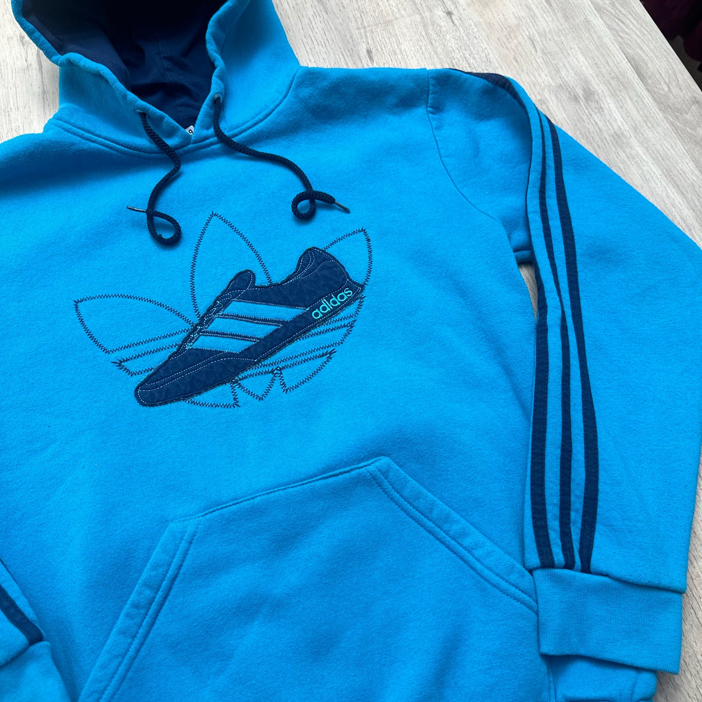 Pull Adidas : 16 ans