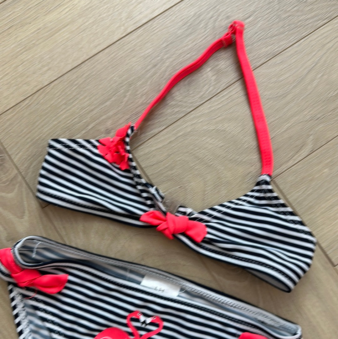 Maillot de bain, la halle : 6 ans