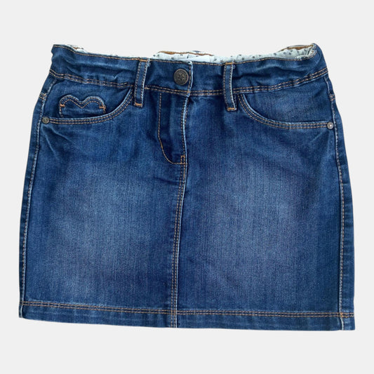 Jupe tape à l’œil : 8 ans