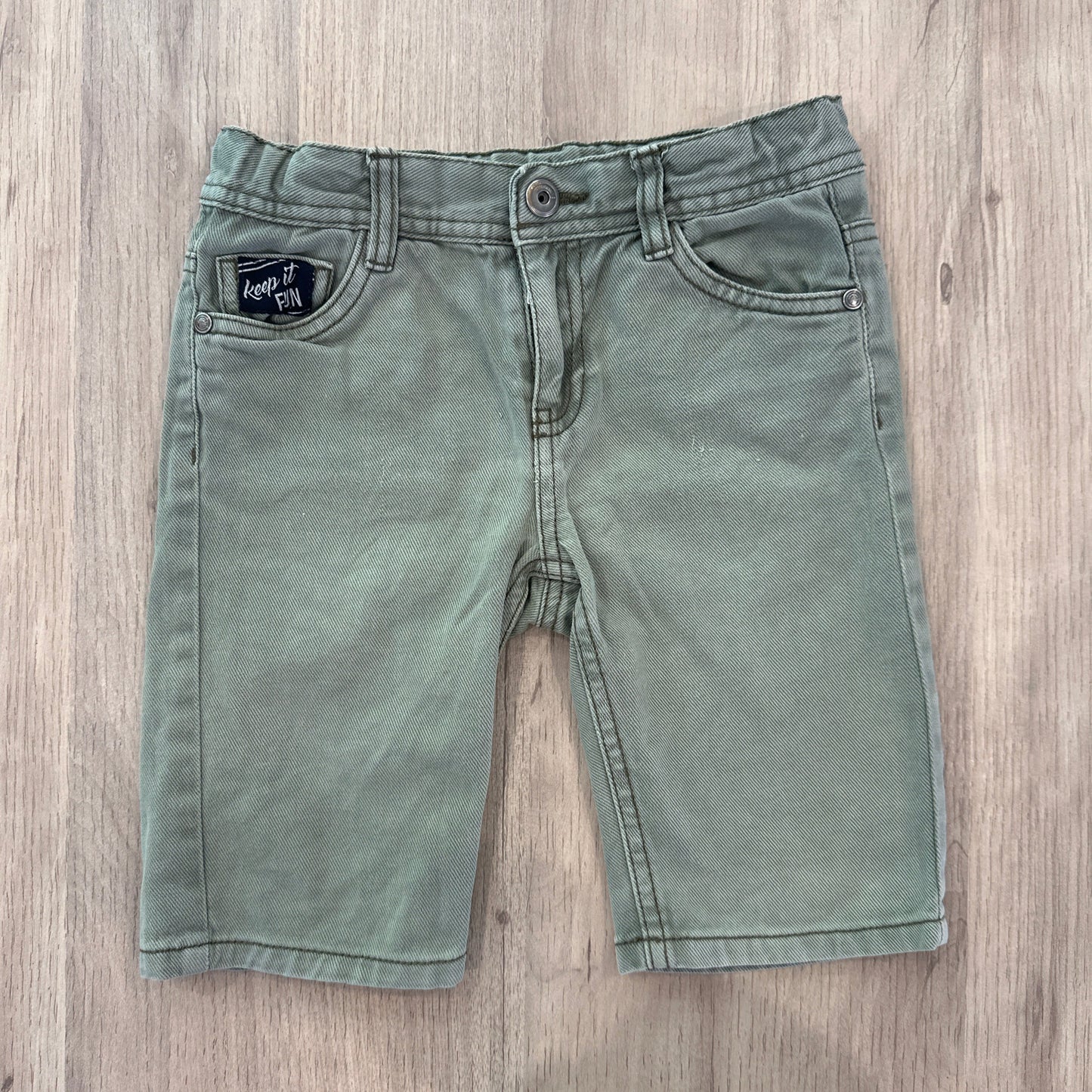Bermuda tape à l’œil : 6 ans