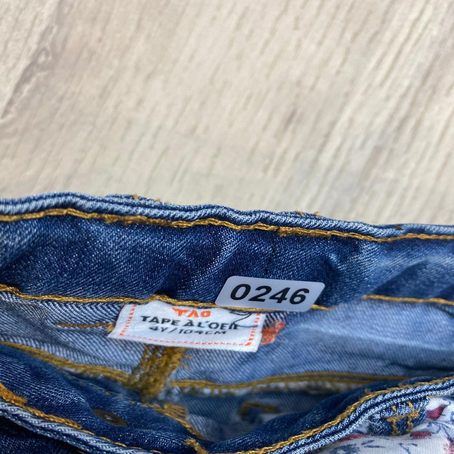 Jupe, tape à l’œil  : 4 ans