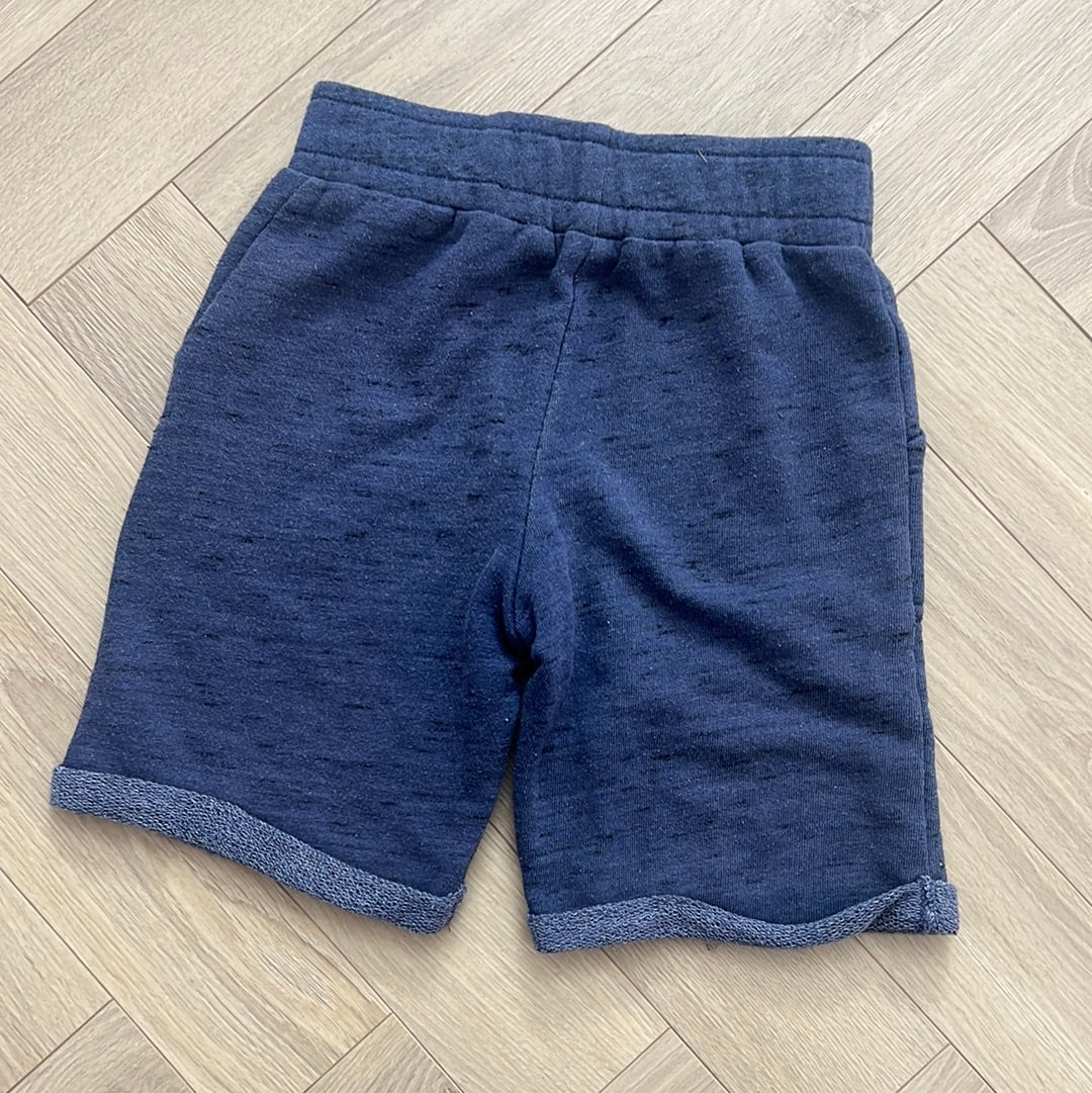 Short tissaia : 7 ans