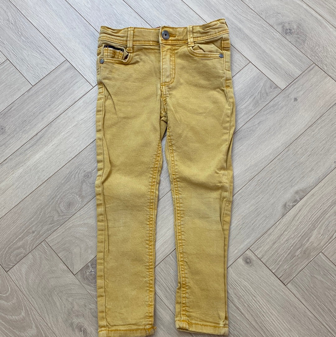 Pantalon à l’œil : 4 ans