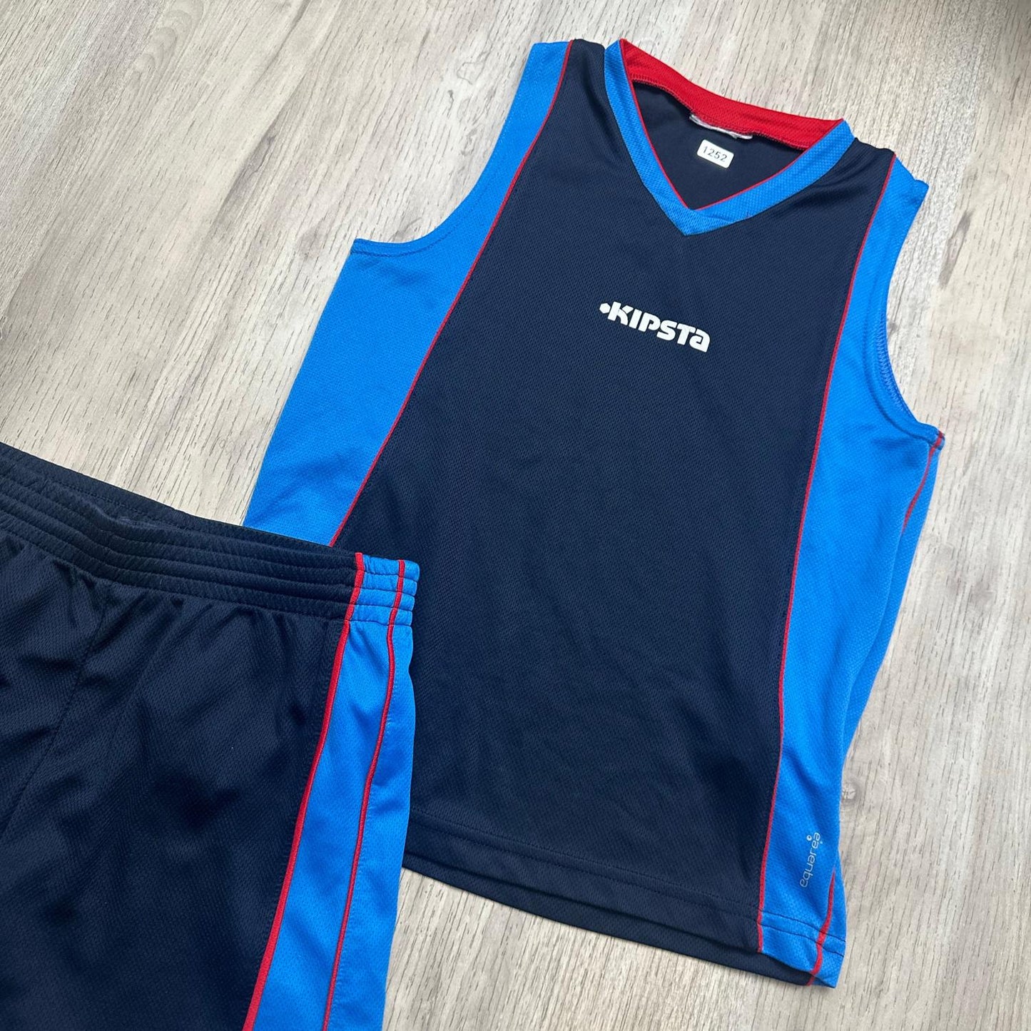 Tenue de sport  kipsta : 6 ans