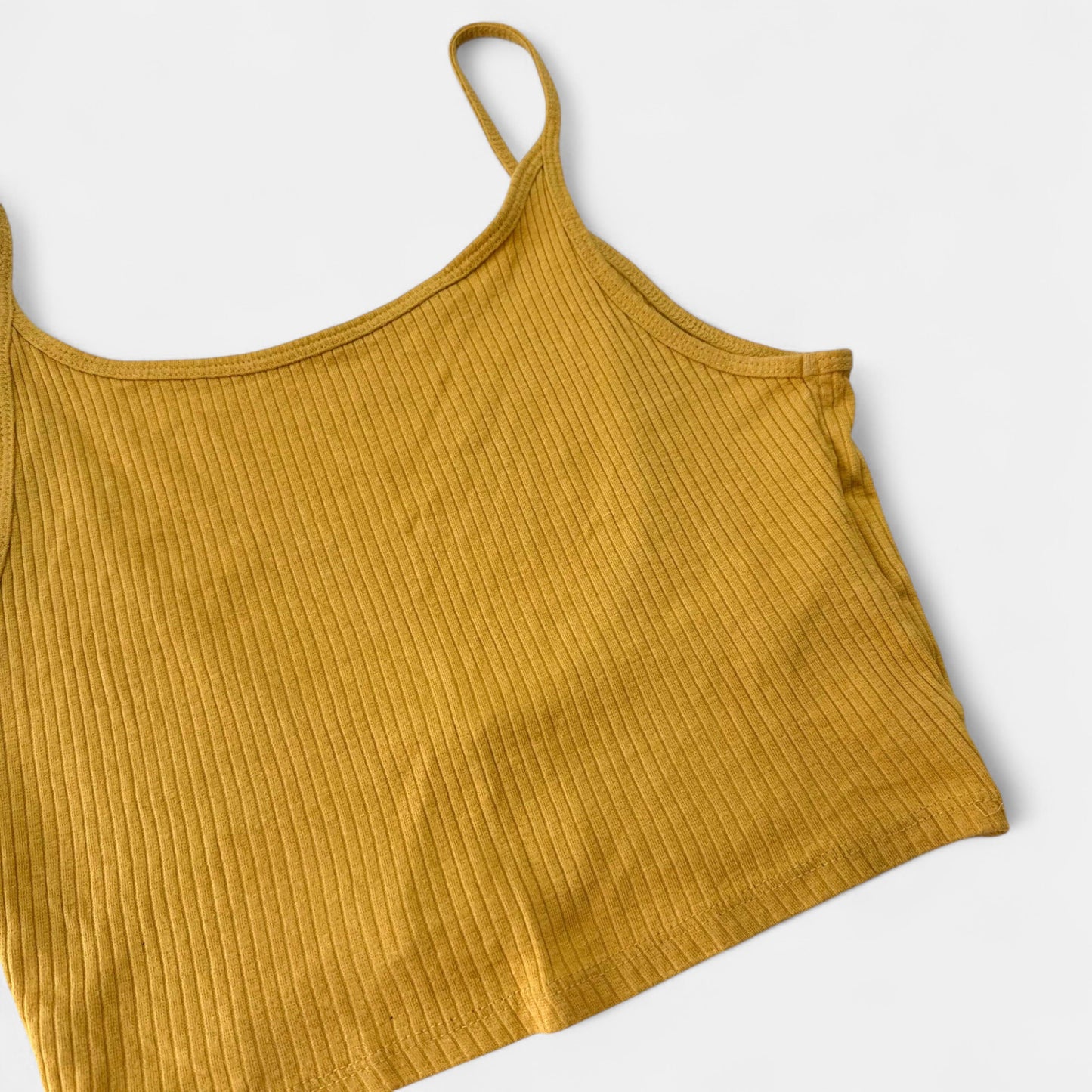 Débardeur jaune : 6 ans