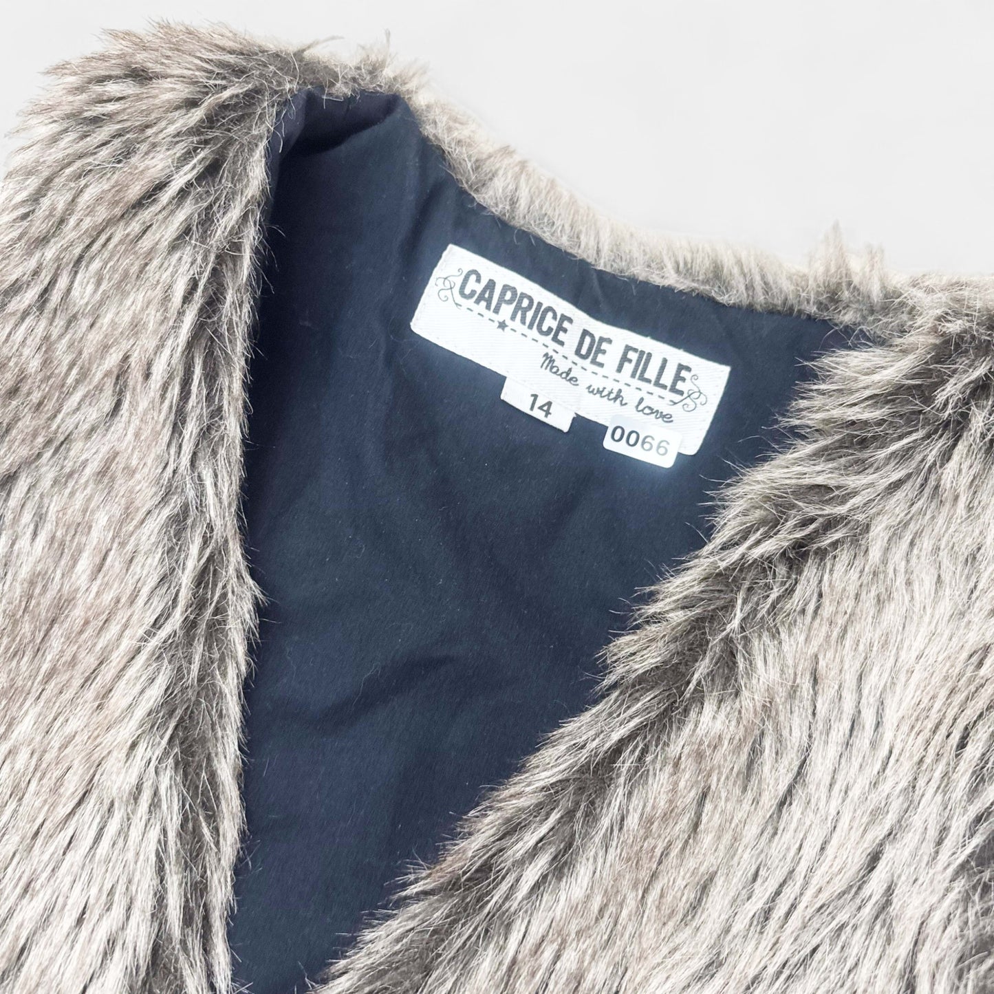 Gilet poil caprice de fille : 14 ans