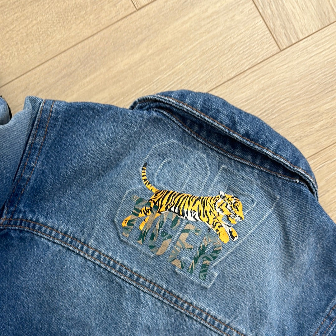 Veste en jean, sergent Major : 6 ans