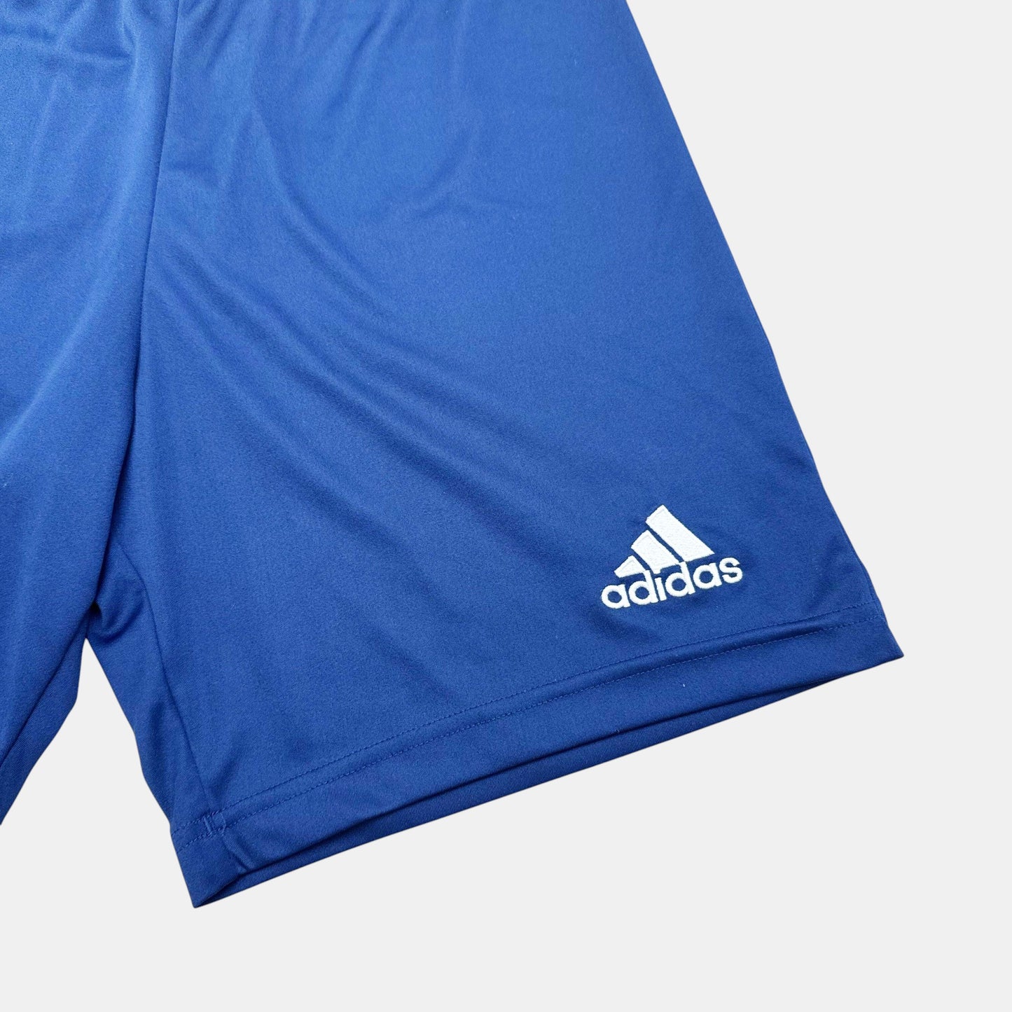 Short Adidas : 16 ans