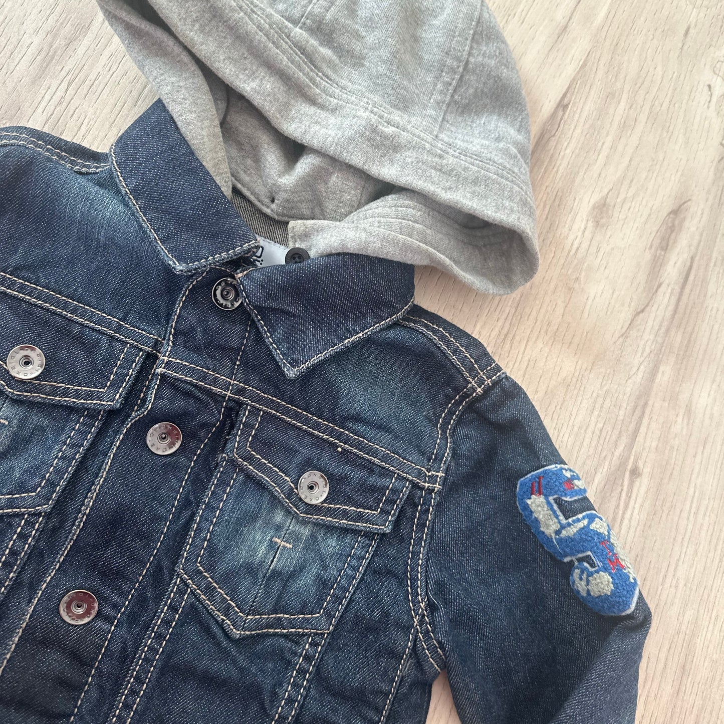 Veste jeans capuche Okaïdi : 4 ans