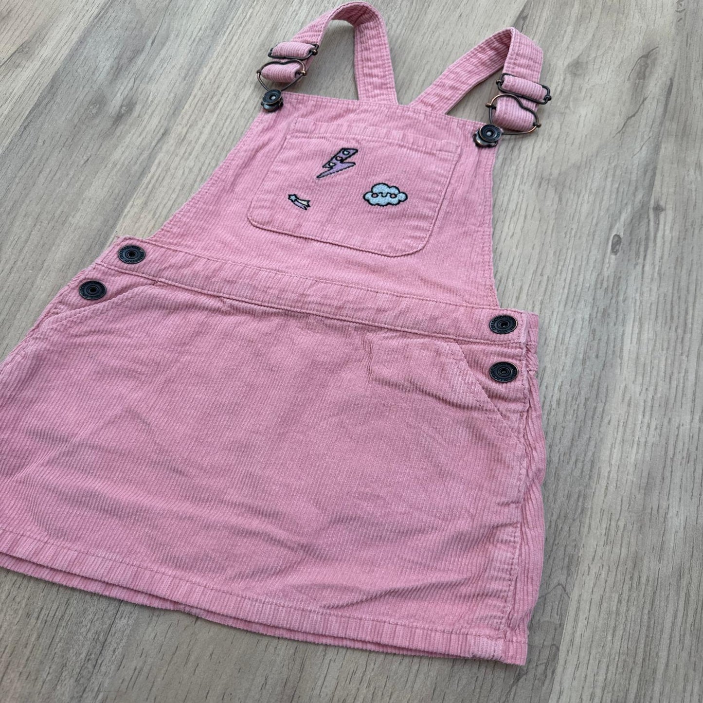 Salopette, in extenso : 4 ans