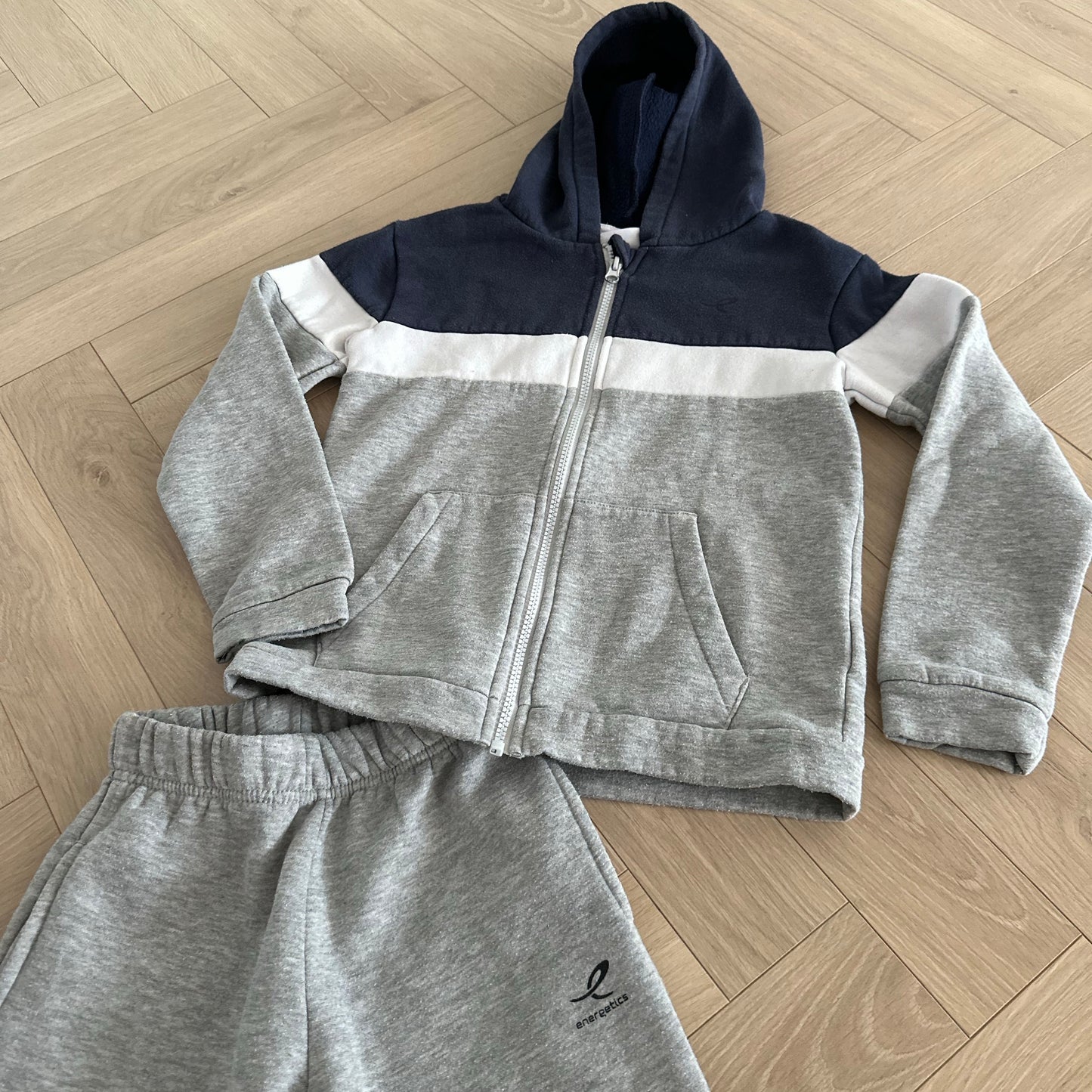 Tenue de sport energetics : 10 ans