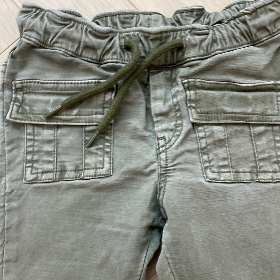 Pantalon tape à l’œil : 4 ans