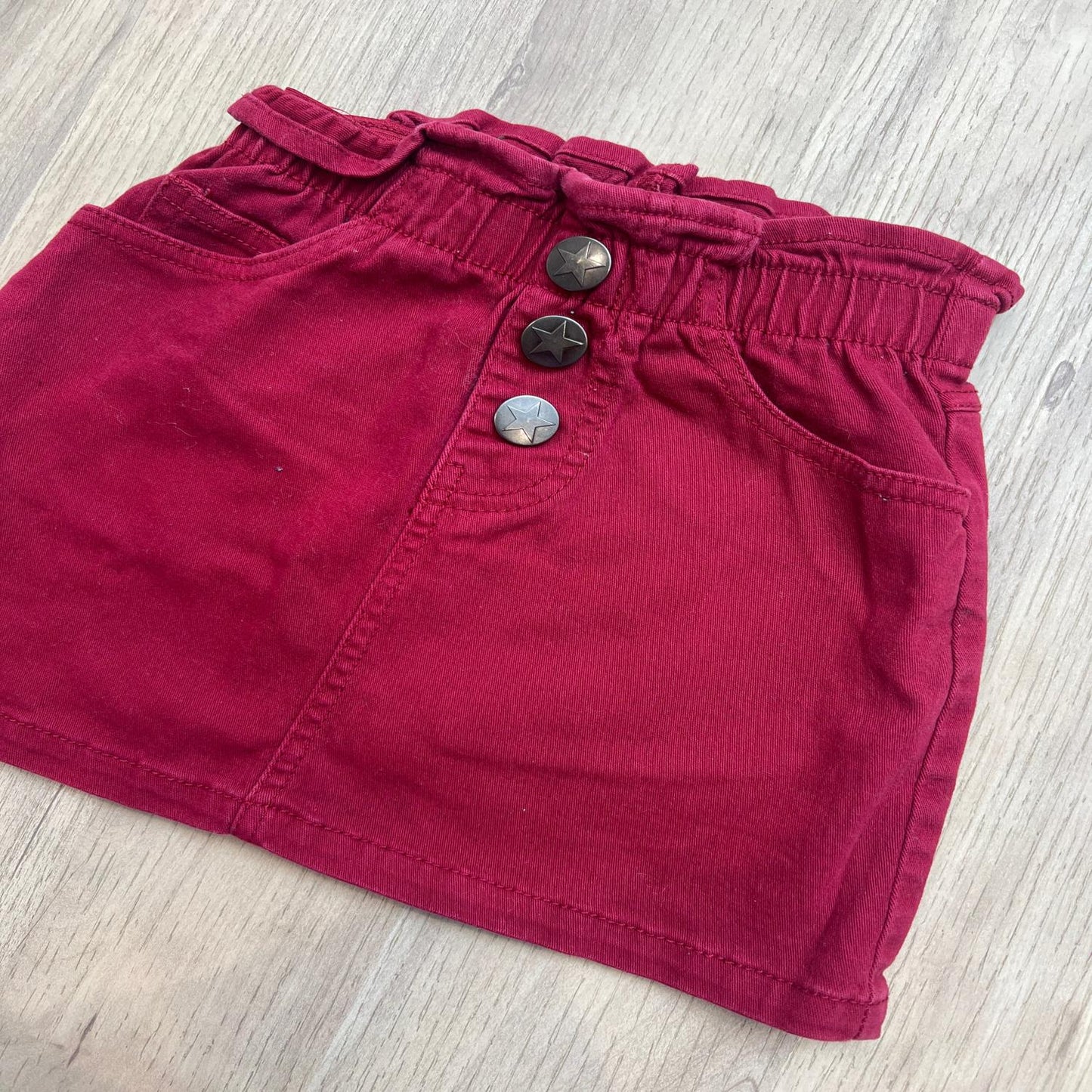 Jupe bordeaux : 3 ans