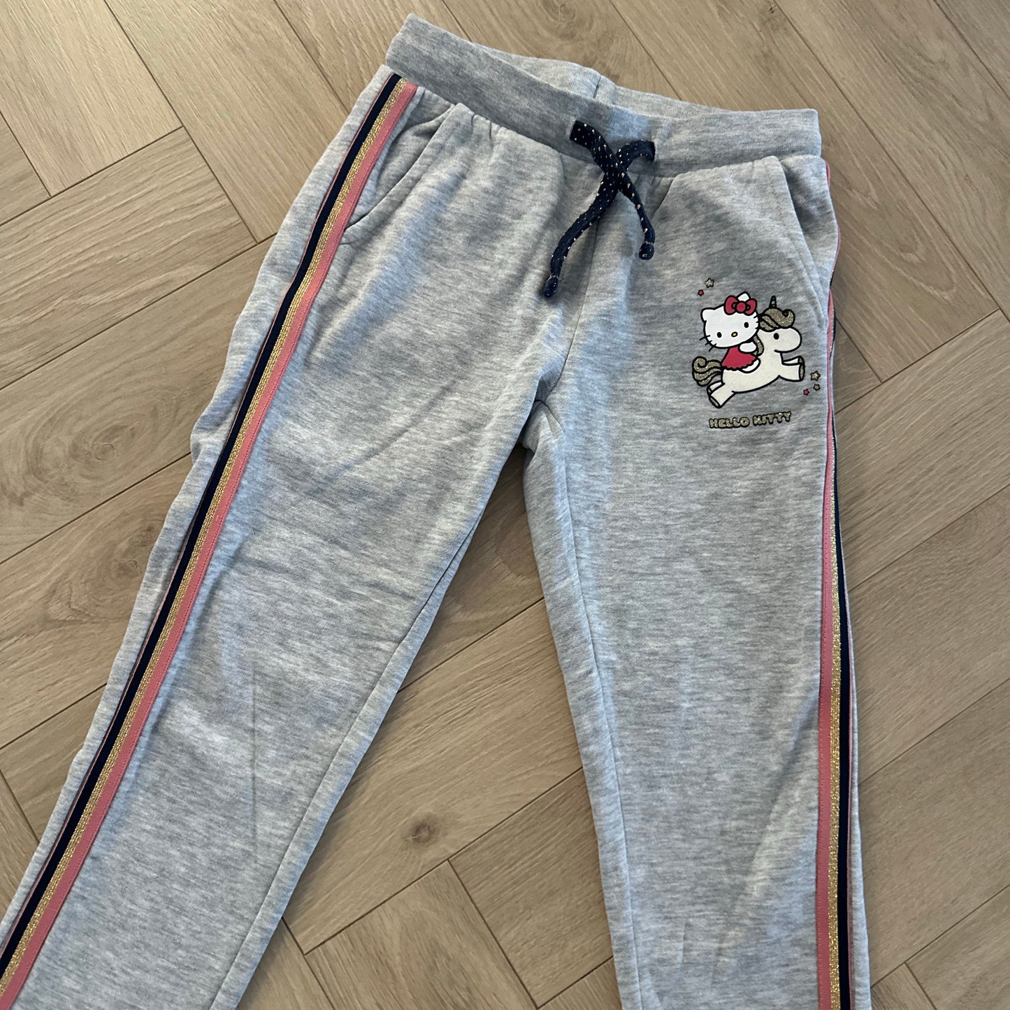 Tenue de sport C&A hello kitty : 6 ans