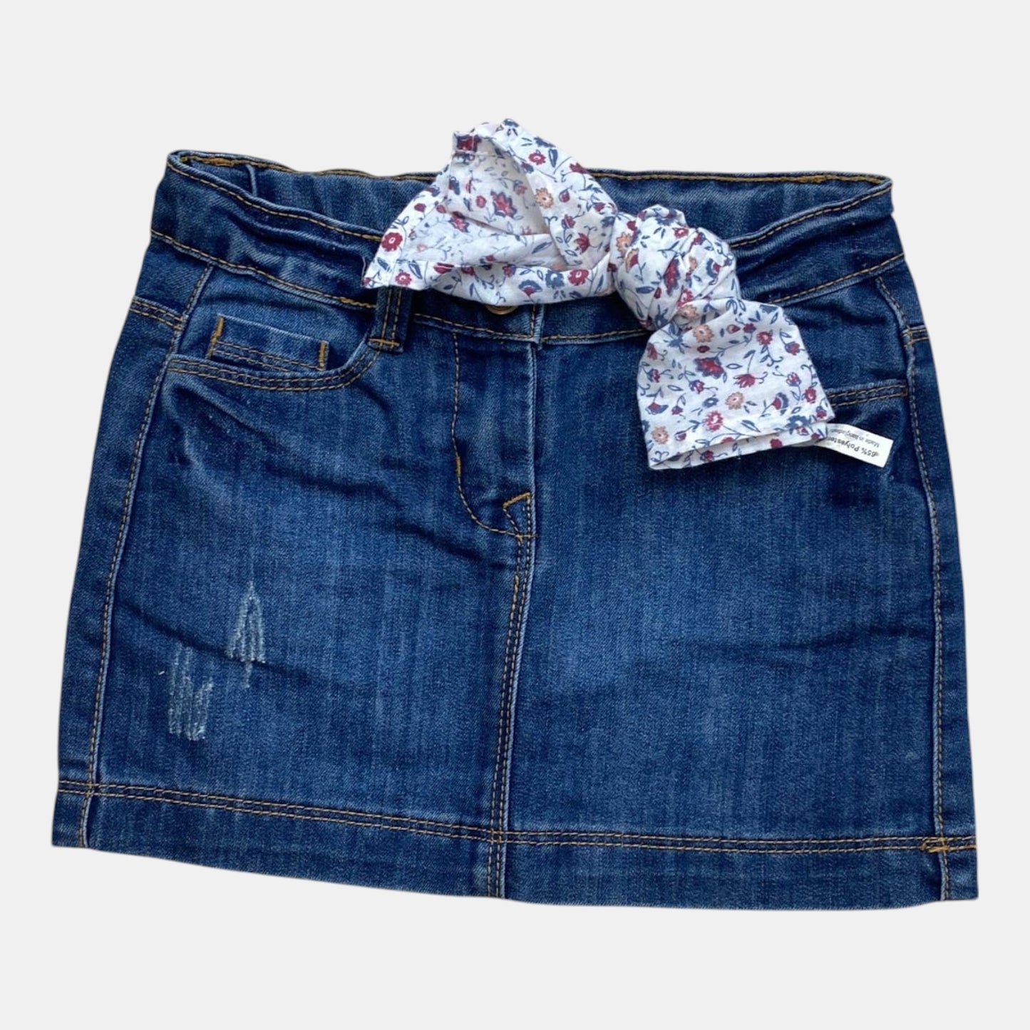 Jupe, tape à l’œil  : 4 ans