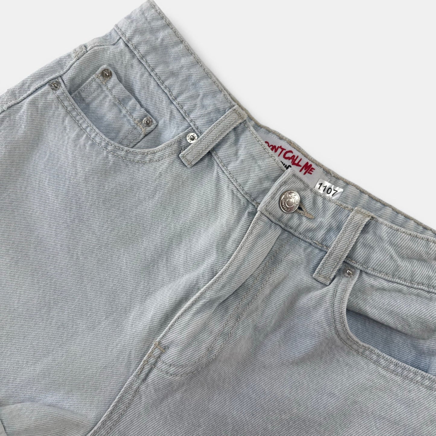 Short jennifer : 16 ans