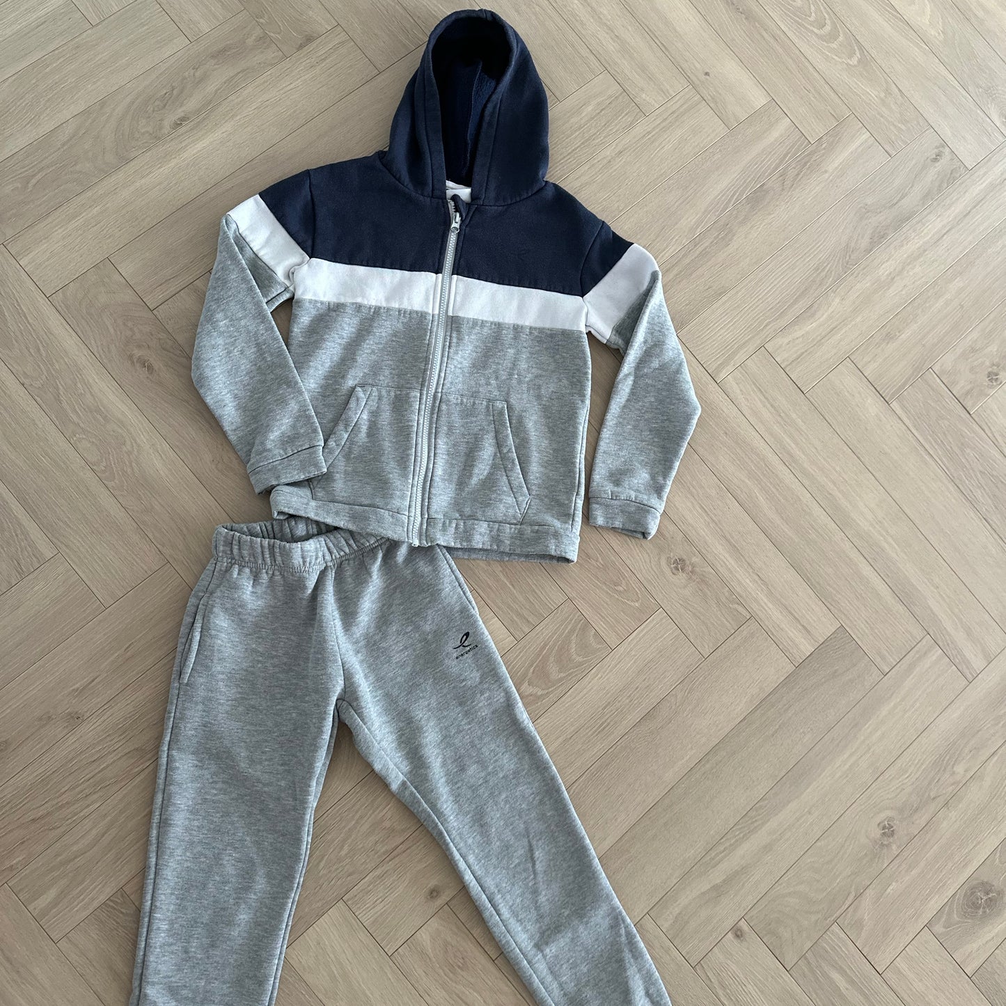 Tenue de sport energetics : 10 ans