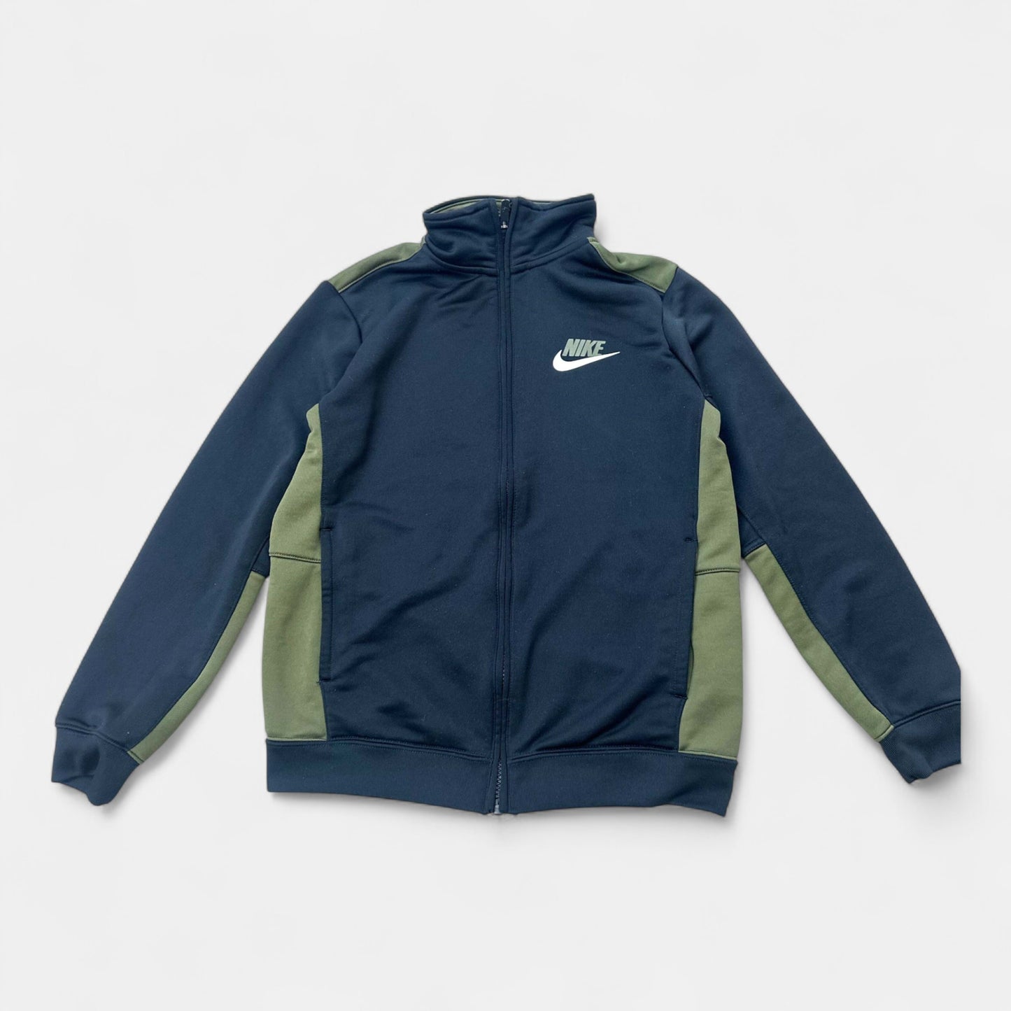 Veste sport Nike : 12 ans