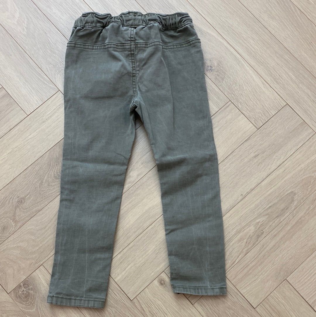 Pantalon tape à l’œil : 4 ans