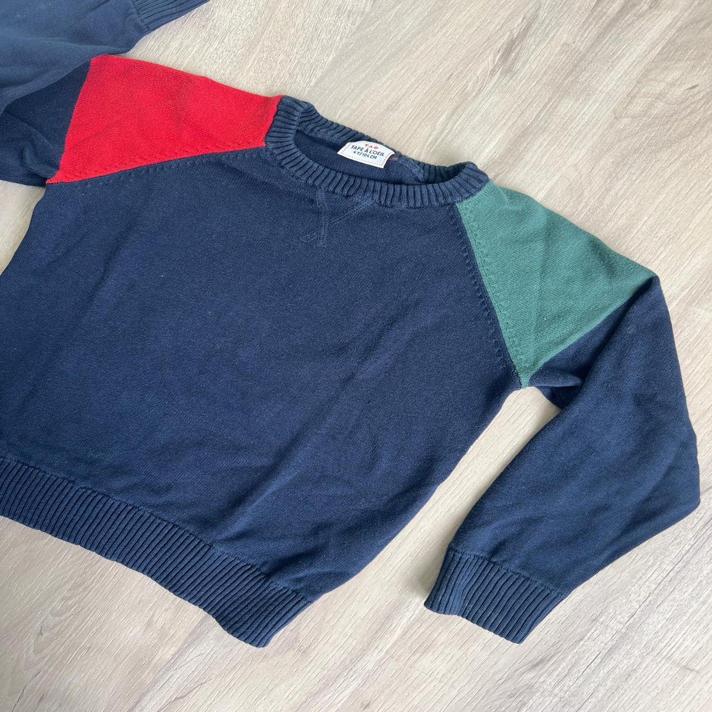 Pull tape à l’œil : 4 ans