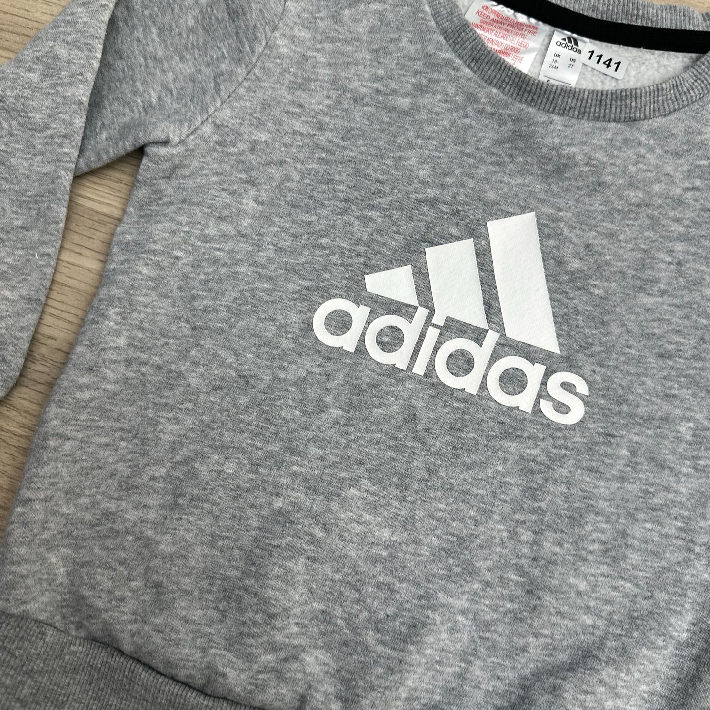 Pull Adidas : 18 mois