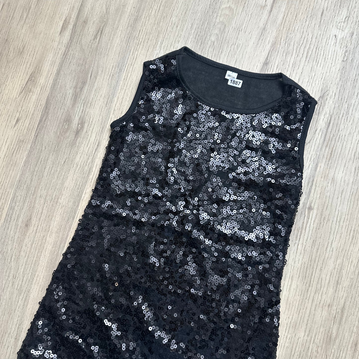 Robe sequin noir : 3 ans