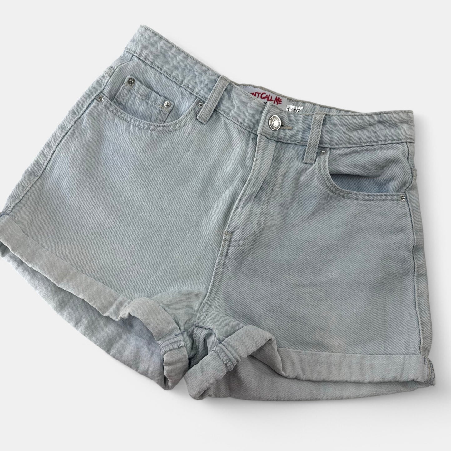 Short jennifer : 16 ans