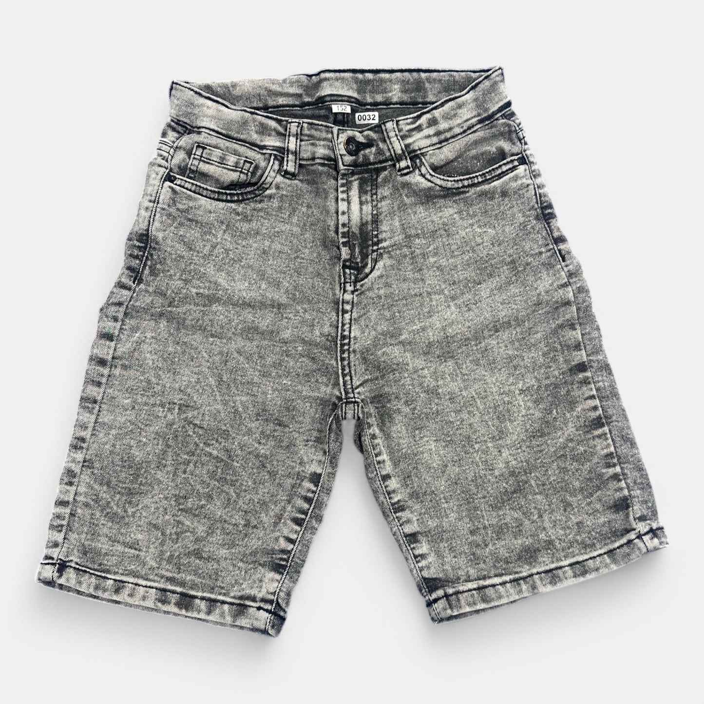 Short gris : 12 ans