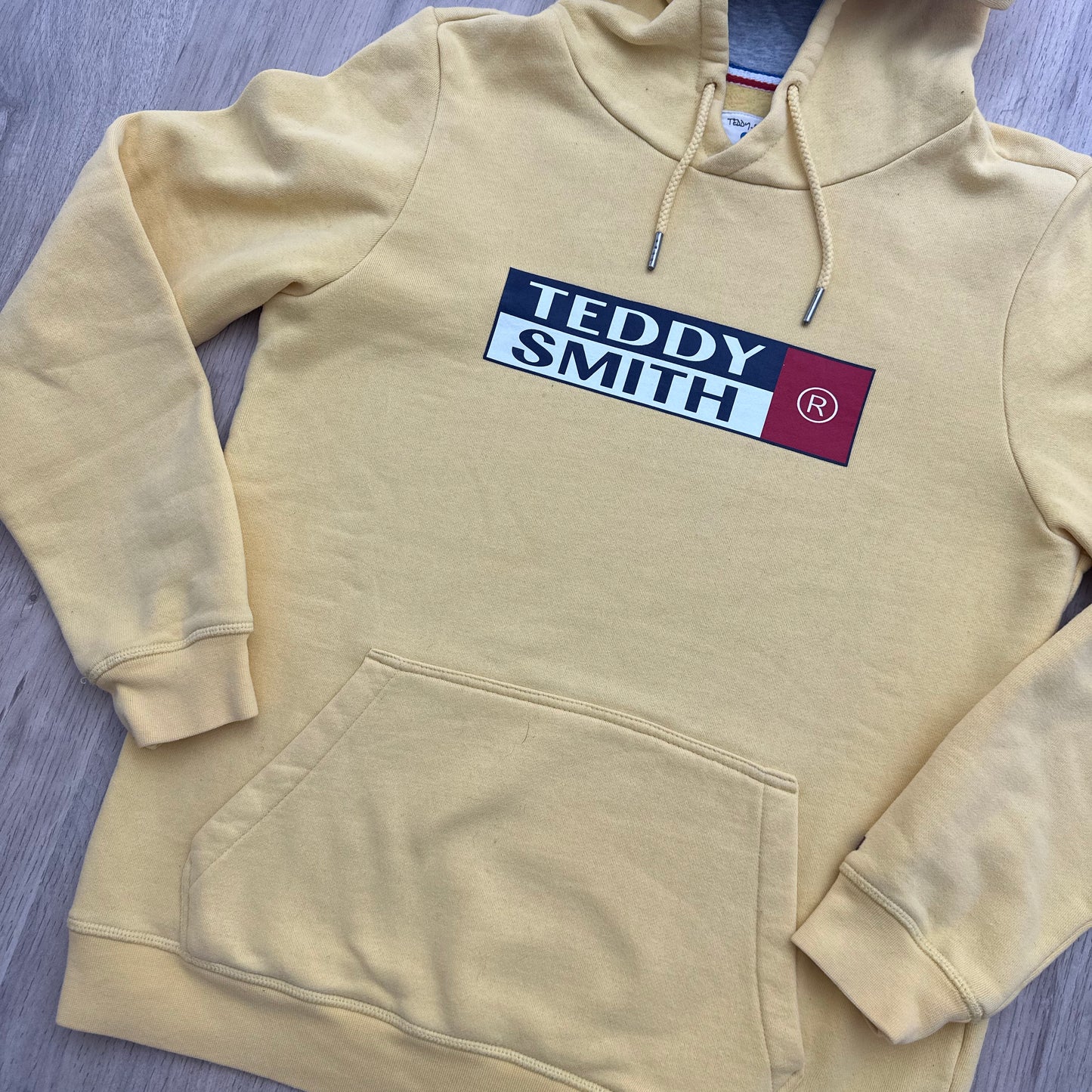 Pull Teddy Smith : 16 ans
