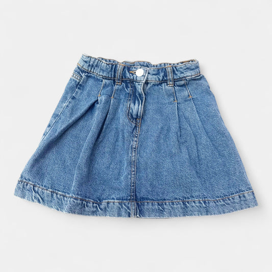 Jupe jeans. Fish et chips : 9 ans