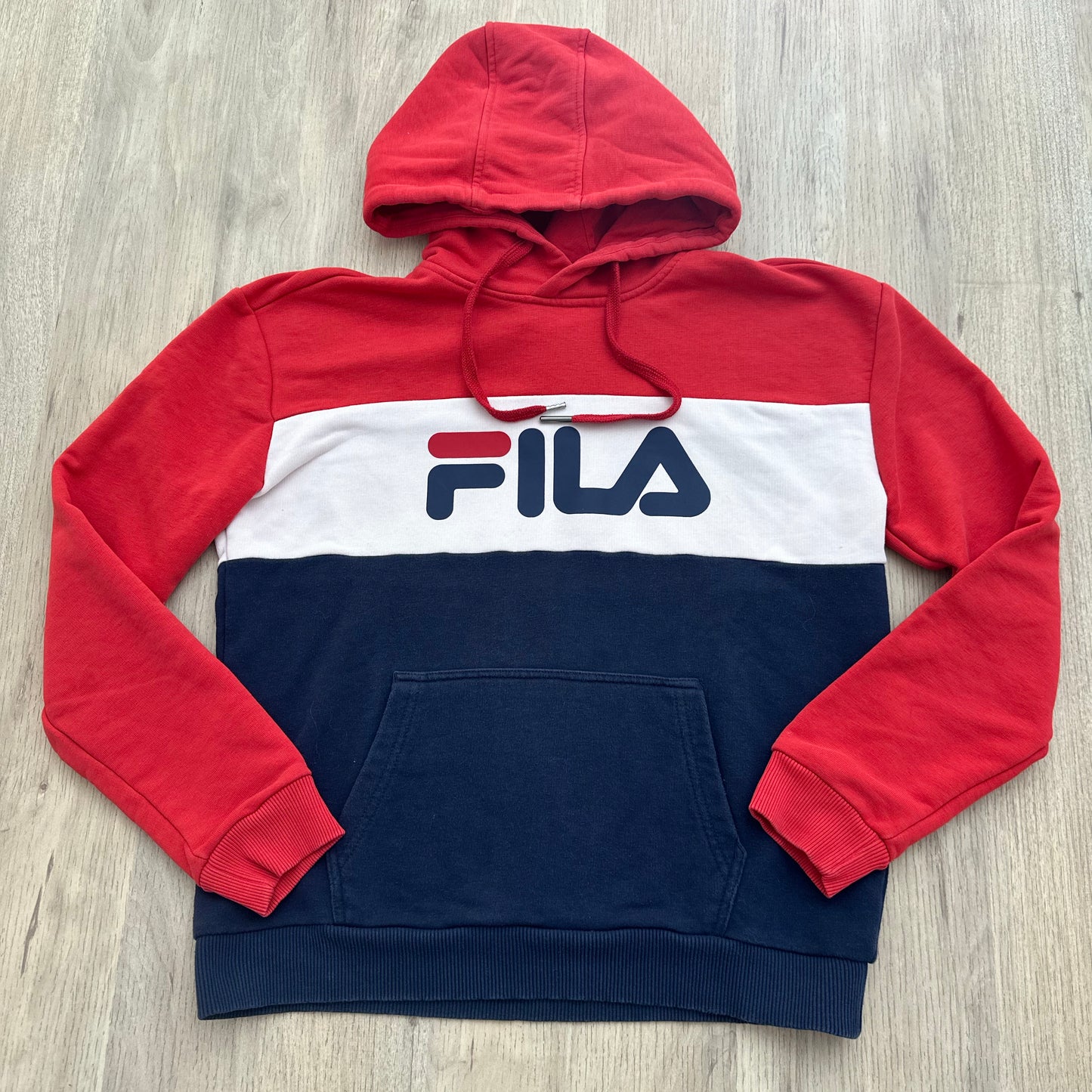 Pull fila : 16 ans