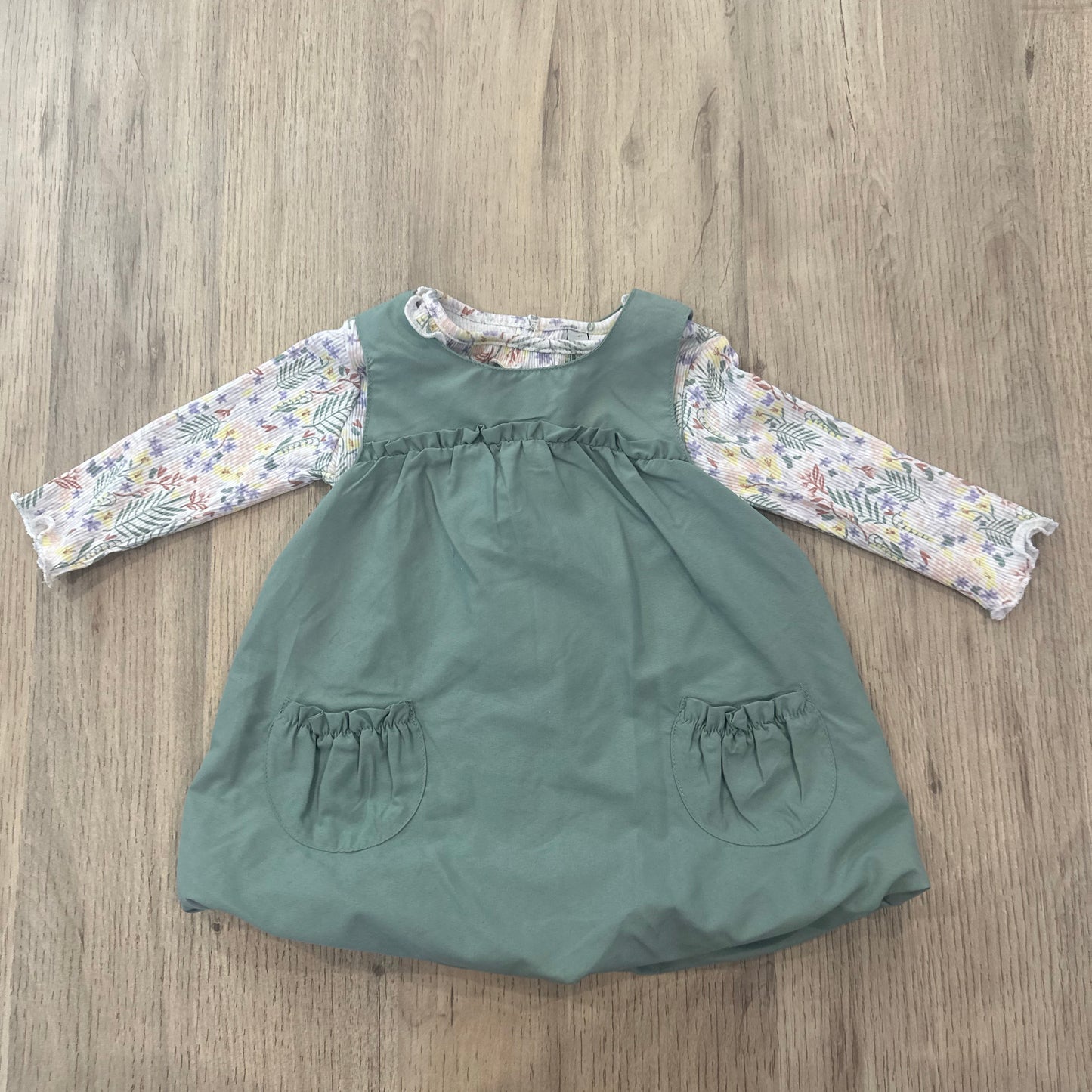 Robe fill : 6 mois