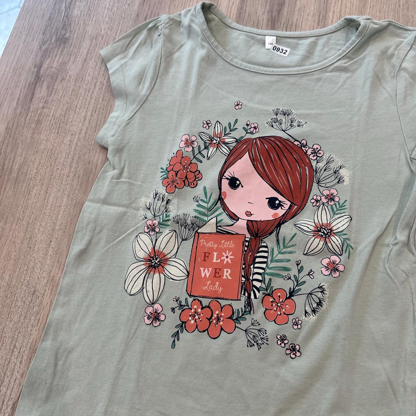 T-Shirt  vert fleurie : 9 ans
