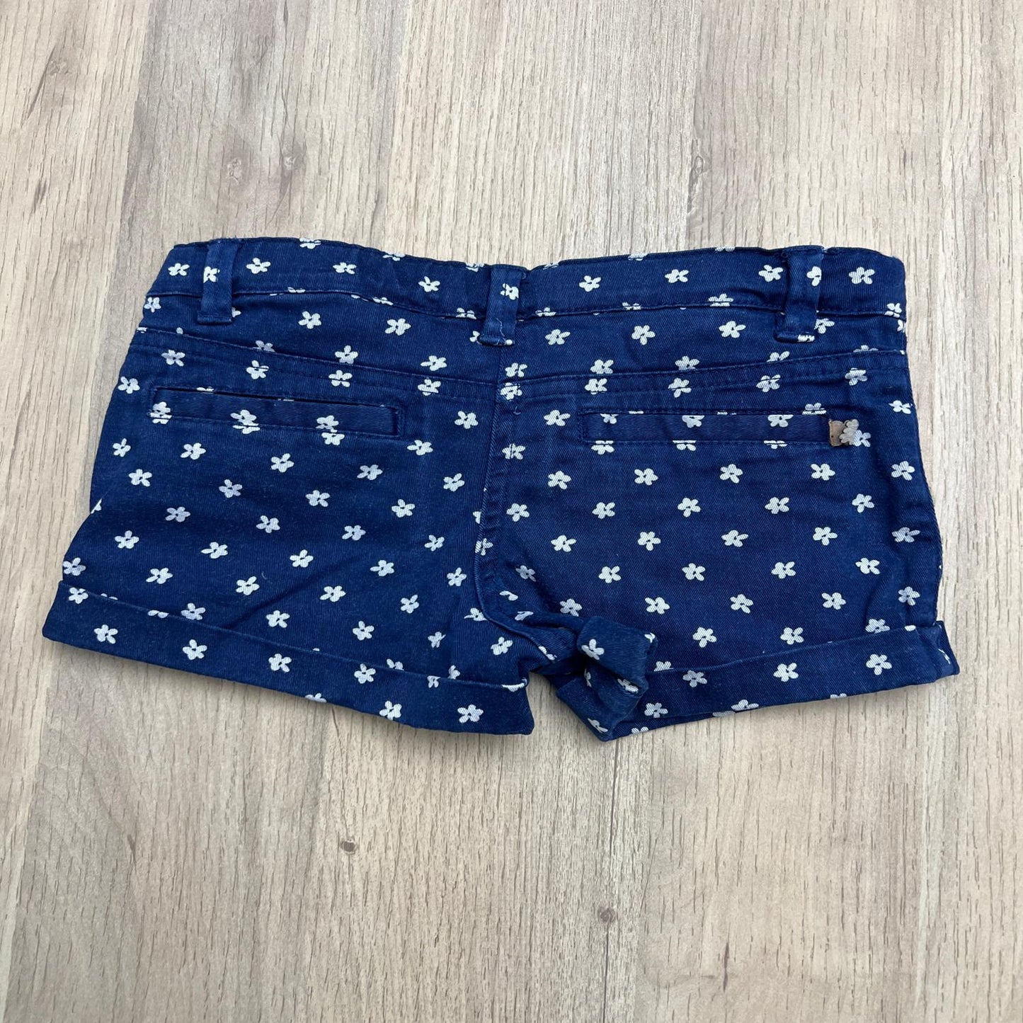 Short, sergent Major : 3 ans